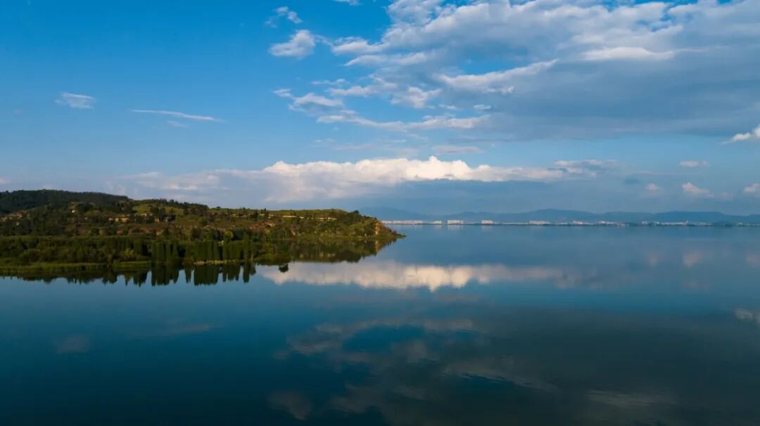 环湖西路 周密摄(西山).jpg